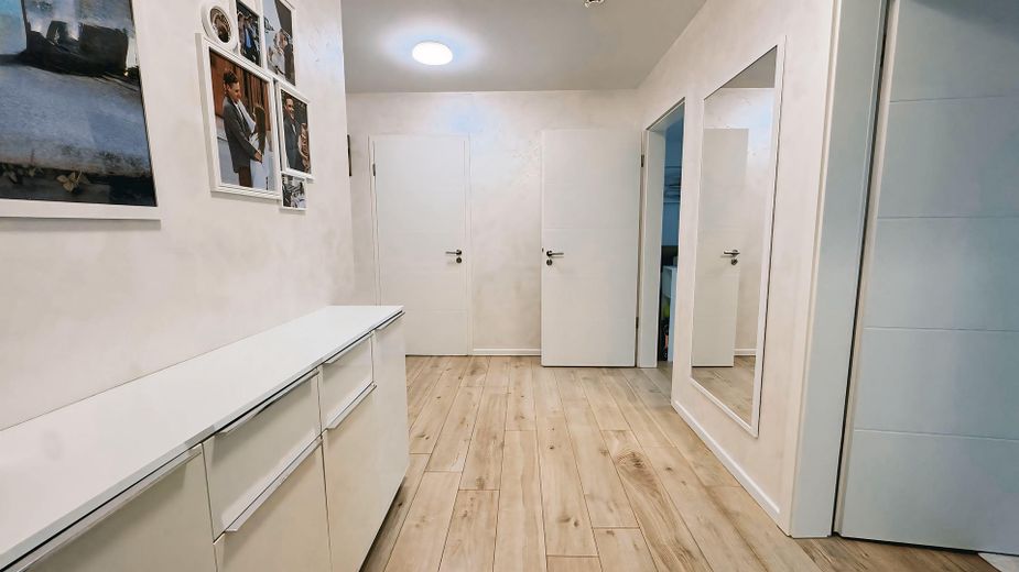 Hochwertige teilmöblierte 3-Zimmer-Wohnung mit Balkon – Foto 24
