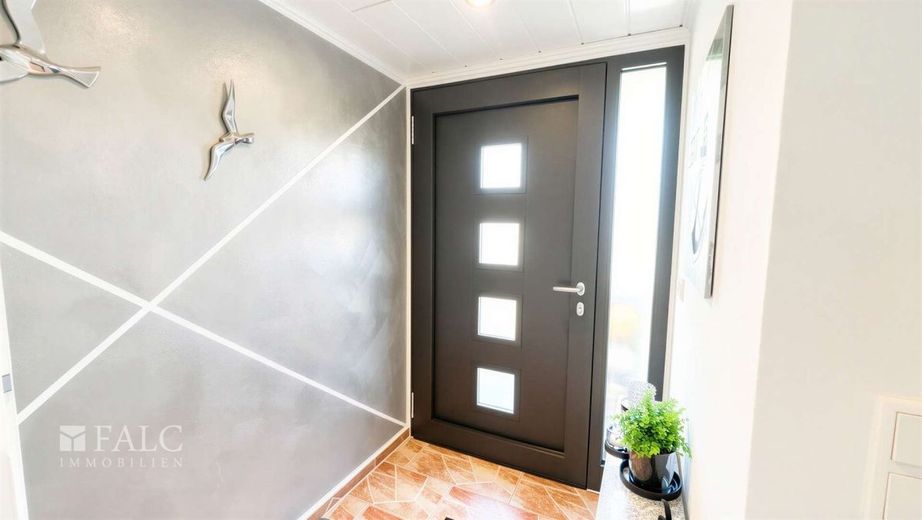 Familienfreundliches Wohnen in ruhiger Lage - gepflegtes Reihenmittelhaus mit zahlreichen Modernisierungen – Flur