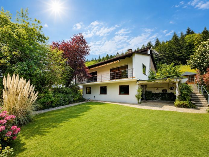 Ein Zuhause mit Aussicht – seltene Feldrandlage im Schwarzwald – Foto 1