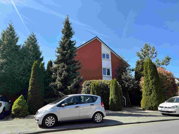 Uso proprio/investimento: edificio plurifamiliare completamente ristrutturato a regola d’arte, con 3 unità abitative di pregio su 4 piani – Hausansicht Giebelseite