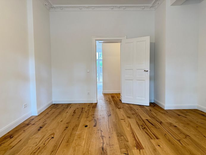 Erstbezug nach Sanierung | familiengerechte Altbauwohnung mit Terrasse in Bestlage | provisionsfrei – Zimmer4