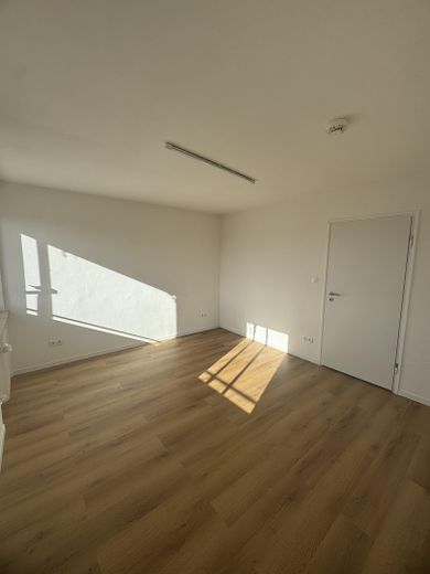 Prima occupazione dopo la ristrutturazione: luminoso appartamento di 2 locali con nuova cucina componibile – Schlafzimmer