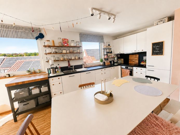 Moderna maisonette di 4 locali con ampia terrazza sul tetto nel centro del paese – Foto 14