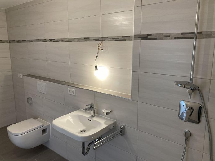 Provisionsfrei - Barrierefreie 2-Zi.-Wohnung in der Waldeckstraße, 86529 Schrobenhausen – Badezimmer