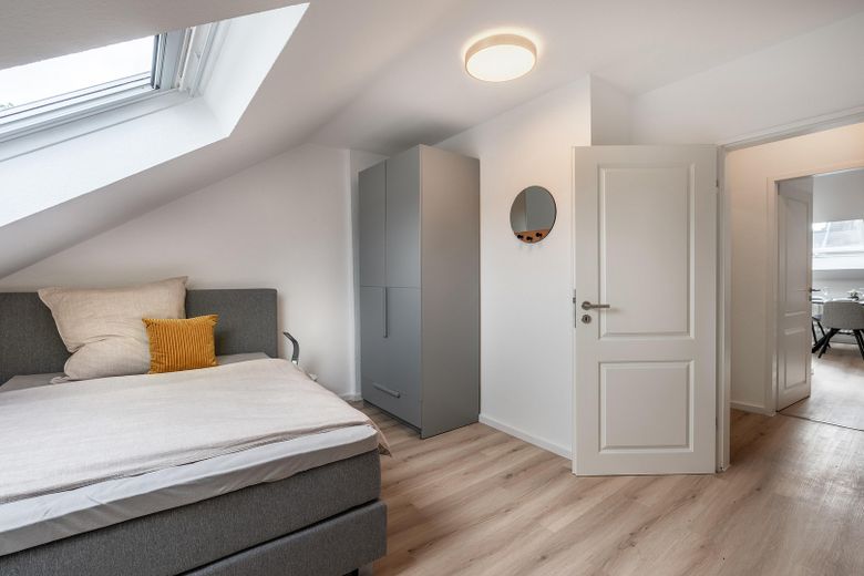 Wohnen auf Zeit - komplett möbliert und renoviert – Schlafzimmer