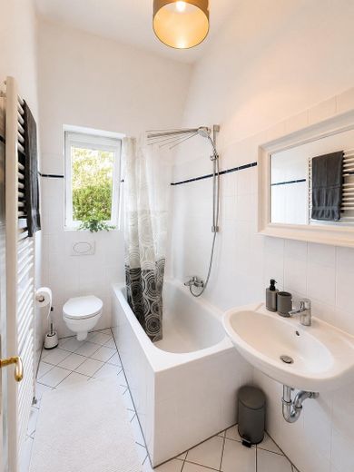 Möblierte Mitarbeiterwohnung Hamburg | 3 Schlafzimmer | Bis 4 Personen | All Inclusive – Badezimmer
