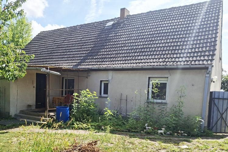 Wustrow/Oderbruch’da komisyonsuz, konutlu ev ve ahırı bulunan ada konumundaki çiftlik satılıktır – Wohnhaus