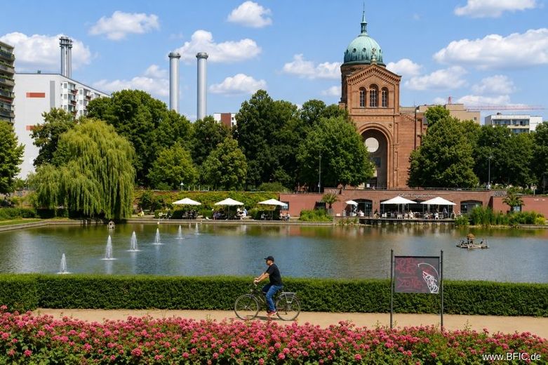 Balkon-Ausblick auf Engelbecken und Michaelkirchplatz - 3-Zimmer-Wohnung, bezugsfrei in Kürze – Engelbecken