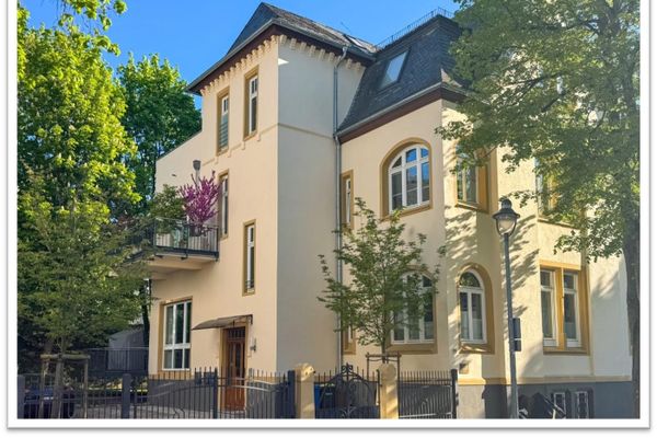 Bahçeli ve teraslı, tescilli Art Nouveau villada şık eski yapı dairesi (yenilenmiş)