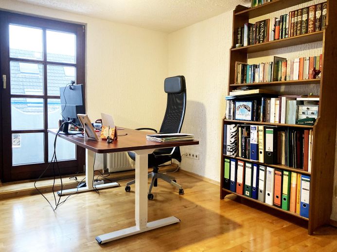 Großzügige ETW in Baden-Baden-Sandweier mit mediterranem Flair, zentral und ruhig gelegen. – Büro