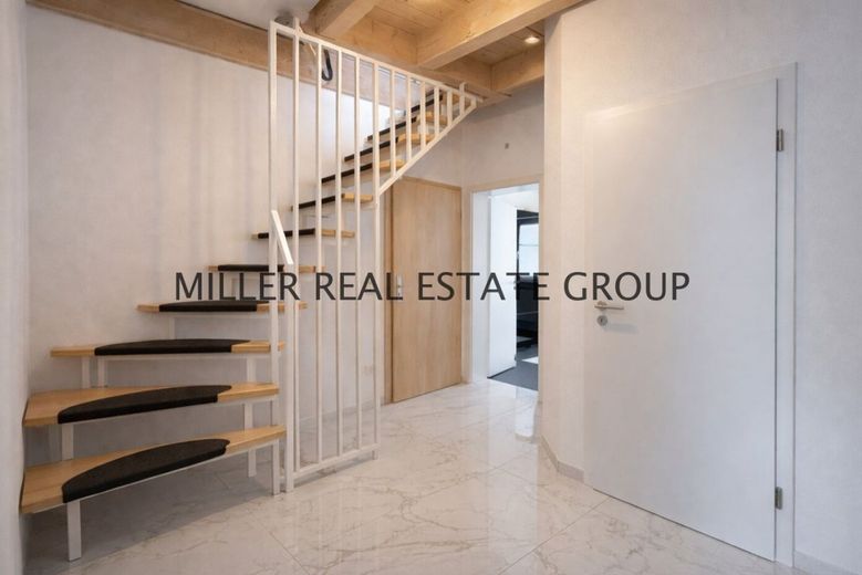 5-Zimmer-Maisonettewohnung in Kösching kaufen - großzügige Eigentumswohnung mit Balkon und zwei Stellplätzen nahe Ingolstadt! – Eingang/ Diele