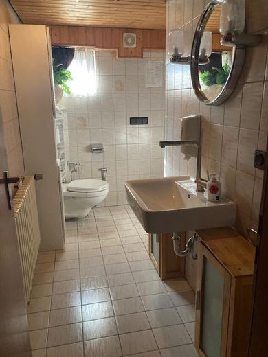 Casa adosada familiar en esquina con jardín de invierno y zona de estar independiente – UG_WC