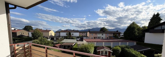 Mooie, ruime 3-kamerwoning 90m² met zuidwestbalkon en droomuitzicht in Rosenheim-Pang – Balkon