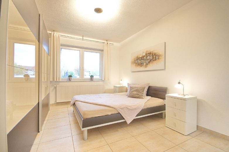 Essen-Rüttenscheid: Helle, sehr modern und komplett möblierte Wohnung mit Gartennutzung, ruhige attraktive Lage, Highspeed-Internetzugang – c5a363037151cf71b406b1803f5cd090345ae120.jpg