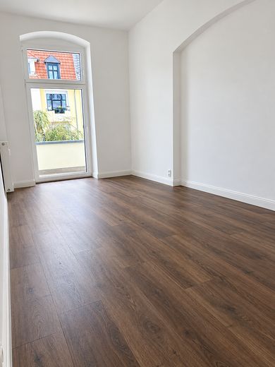 Period-building dream, first occupancy after renovation, 3 rooms, balcony & prime location in Stadtfeld – Zimmer 3 mit Balkon
