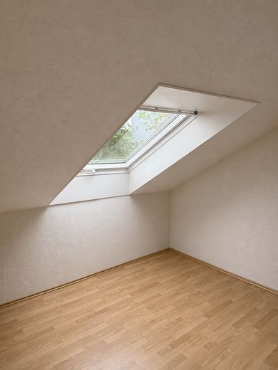 Großzügige 3-Zimmer Dachgeschoss Wohnung mit eigenem Gartenanteil in traumhafter Waldrandlage – Foto 11