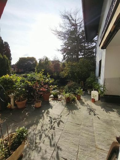 Wunderschöne Wohnung in Bestlage – Garten