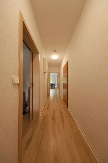Möbliert einziehen & durchstarten: komplett ausgestattetes 1-Zimmer-Zuhause – Flur 