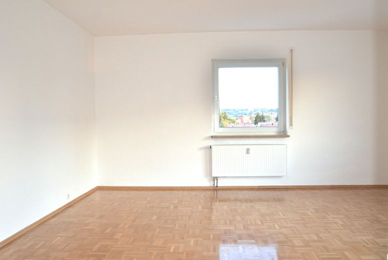 ****TOP 3,5-4 Zimmerwohnung, großer Balkon, in Ansbach, ruhige zentrale Lage – helles Wohnzimmer