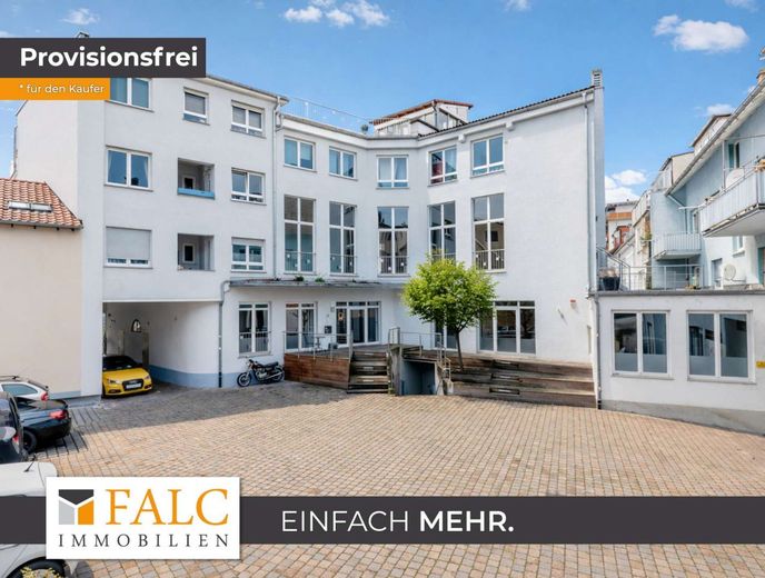 Stabiles Wohn-Gewerbe-Investment mit Entwicklungsperspektive und Einzelverkaufsoption – Innenhof und Außenansicht