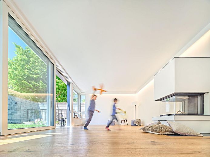Wohnzimmer mit Kamin