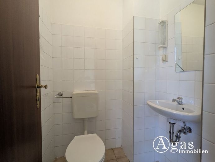 Attraktive Doppelhaushälfte mit Garten in begehrter Lage von Bergholz-Rehbrücke – Gäste-WC
