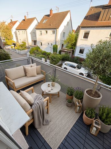 Frisch renovierte 3-Zimmer-Wohnung mit Südbalkon, Garage & Top-Potenzial – Balkon möbliert 
