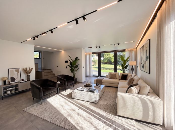 Luxus-EFH kernsaniert 2026 | Klasse A | 1.448 m² Grundstück – KI Einrichtungsbeispiel