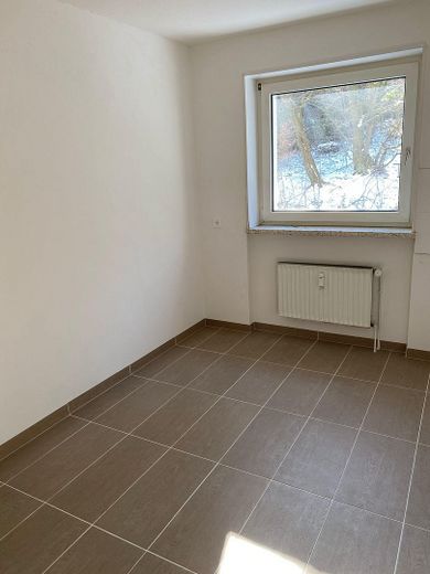 Große 4 Zimmer Wohnung mit Waldblick – Beispiel Wohnraum