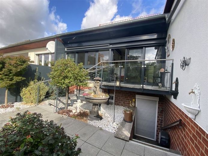 Leipzig-Knautnaundorf* sehr gepflegtes EFH*Einliegerwohnung*EBK*Garage* Klima*Kamin*Photovolkaik* – Foto 1