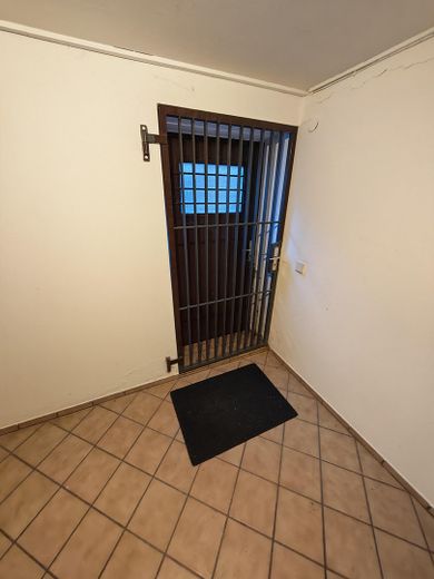 Raumwunder mit Einliegerwohnung & Doppelgarage - provisionsfrei - Erbpacht – Außenzugang Keller
