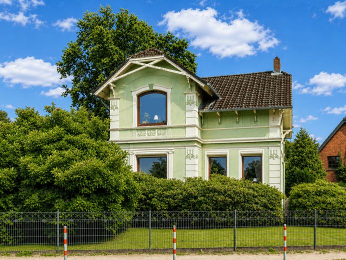 Charmanter Altbau mit viel Potenzial in zentraler und ruhiger Lage von Schenefeld! – फोटो 1
