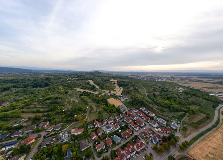 Frisch renovierte und bezugsfertige 3-Zimmerwohnung inkl. Parkplatz und mega Aussicht – Foto 35