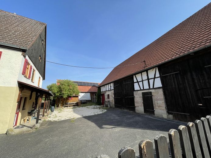 Bauernhaus Nordseite + Scheune