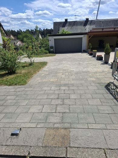 Einfahrt zur Garage