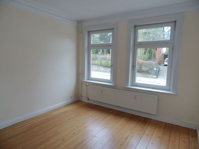 Hochparterre in Jugendstilhaus direkt am Jenischpark mit eigenem Garten von Privat – Arbeits- bzw. Kinderzimmer