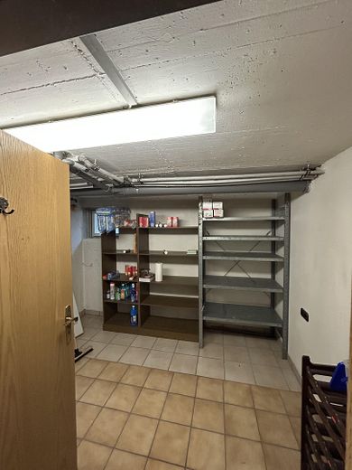 Freistehendes Einfamilienhaus in Neutraubling – Speise Keller