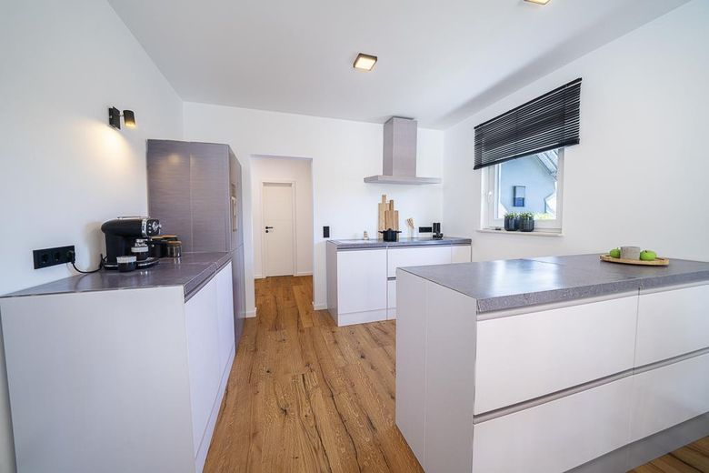 Architekten-Unikat in Neu-Anspach: Moderner Luxus & Erstbezug nach Sanierung – Wohnküche