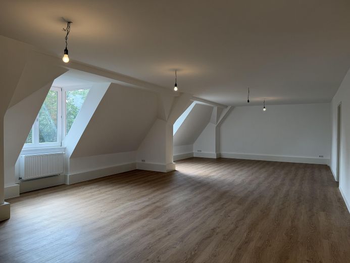Wohnen im Denkmal: frisch sanierte 143-m²-Dachgeschosswohnung mit Haus-im-Haus-Charakter – Foto 15