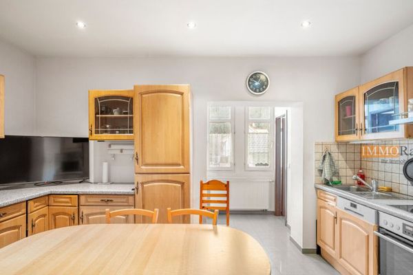 IMMORath.de - 4-kamerappartement met twee garages
