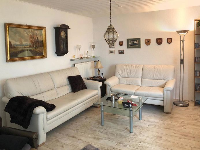 XL-gospodarstwo rolne nad jeziorem Vörder See! Działka 14.013 m² – miejsce dla zwierząt i na hobby – Wohnzimmer