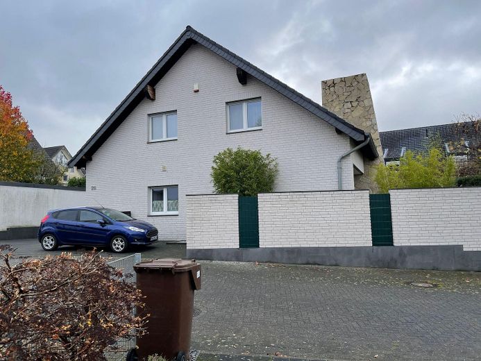 Familienhaus mit Charakter – großzügiges Wohnen auf höchstem Niveau in Mönchengladbach-Odenkirchen – Außenansicht Grundstück