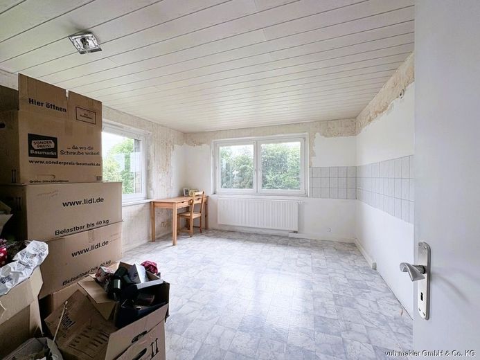 Familienfreundliches Zuhause mit Balkon, Terrasse und vier Garagen in Neuenreuth – VUB0002459-11