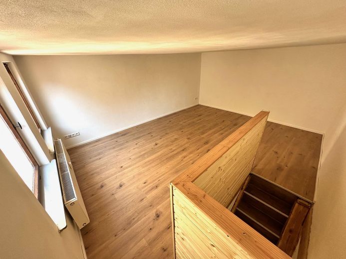 Gerenoveerd maisonnetteappartement met 4 kamers en 110 m² in het centrum van Apolda – Foto 12