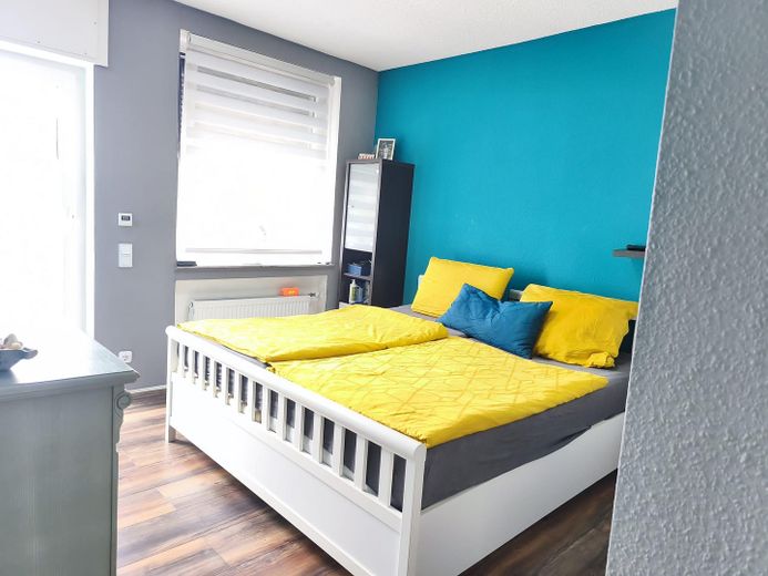 Einziehen und Wohlfühlen – Schlafzimmer Ausgang Terrasse