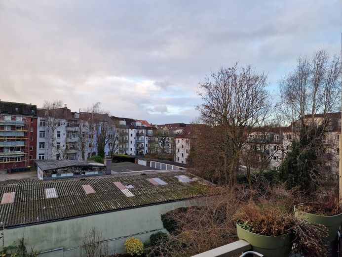 Blücher: heller, solider, Altbau und DG-Neubau - Perfekt für Eigennutzung oder Kapitalanlage – Blick vom Balkon N/W