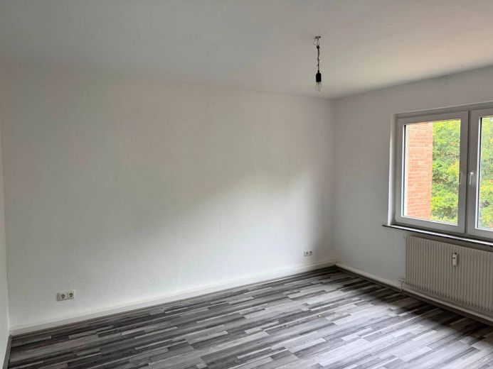 BALKON und Wannenbad: Moderne 3-Zimmer-Wohnung in naturnaher Wohnlage – Schlafzimmer I