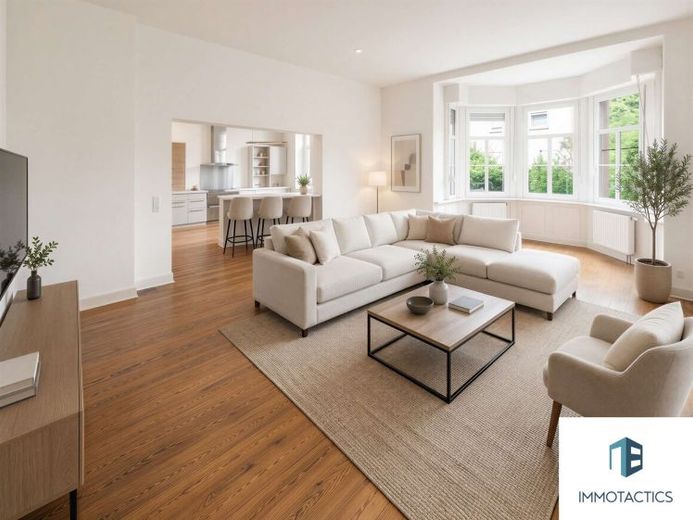 Historische Altbauwohnung mit großer Terrasse und besonderem Gestaltungspotenzial – Foto 1
