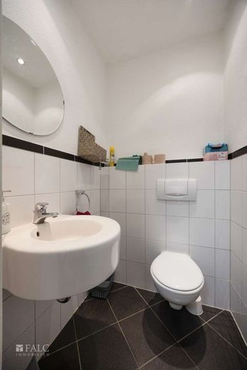 Wohn- und Geschäftshaus in Bonn-Nähe - Kapitalanlage mit zusätzlichem Vermietungspotenzial – Ladenlokal rechts