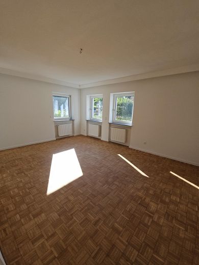 Dom architekta / posiadłość w wyjątkowej lokalizacji – Einliegerwohnung Wohnzimmer